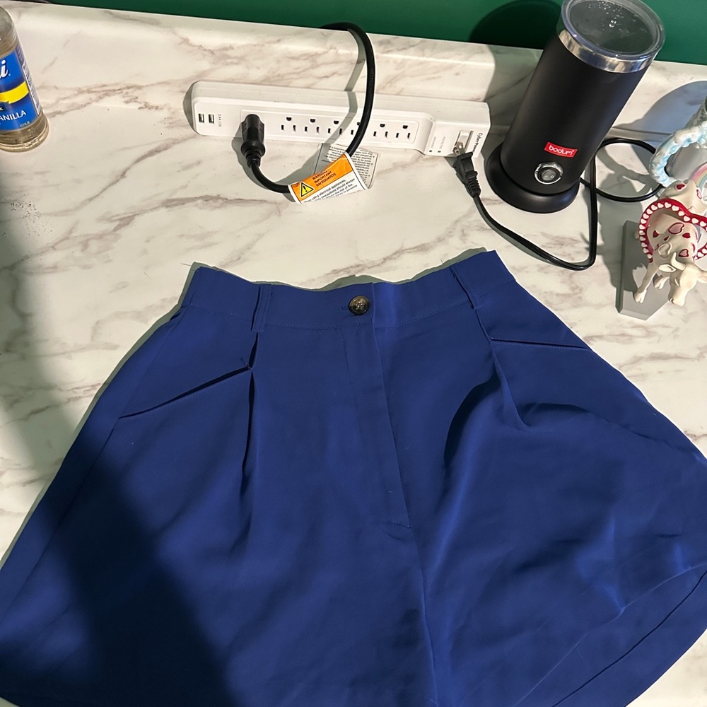 Shorts - Picture 2 of 4